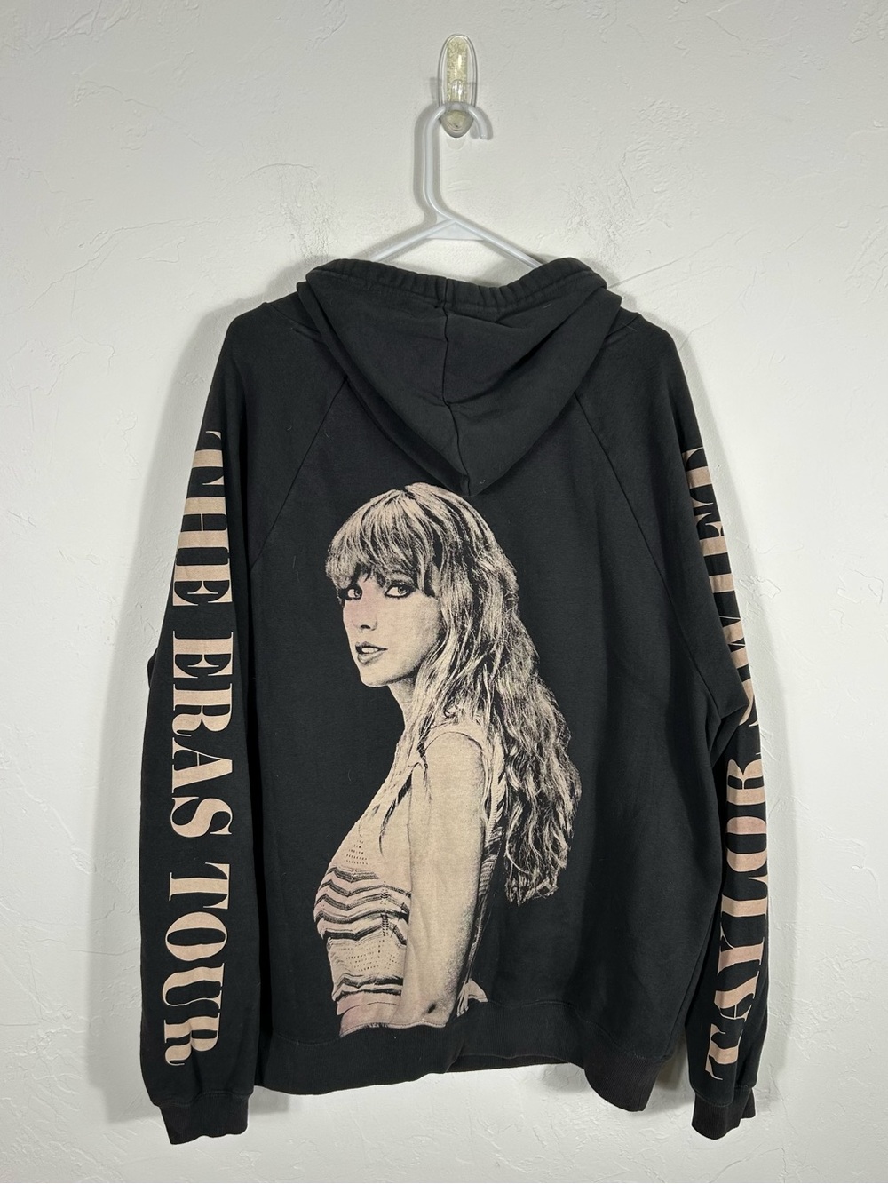 🔥Authentic TAYLOR SWIFT Eras Tour Black Hoodie Tour Concert Merch Size Large